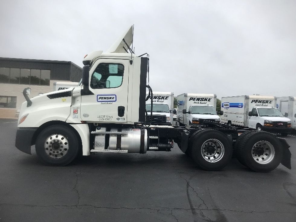 Day Cab Tractor-Heavy Duty Tractors-Freightliner-2018-T12664ST-Harrisburg-PA-429,997\n\t\tmiles-$ 45,500 - Image 4