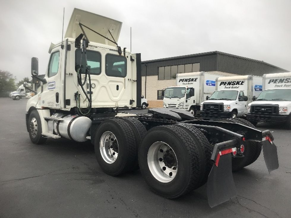 Day Cab Tractor-Heavy Duty Tractors-Freightliner-2018-T12664ST-Harrisburg-PA-429,997\n\t\tmiles-$ 45,500 - Image 5
