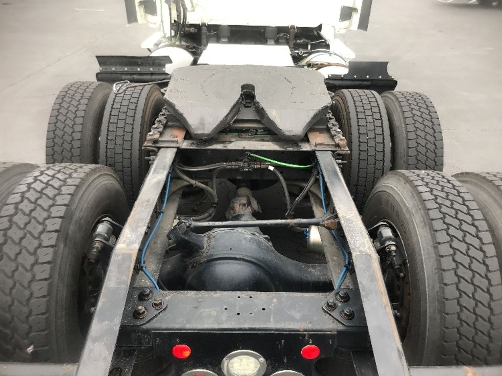 Day Cab Tractor-Heavy Duty Tractors-Freightliner-2018-T12664ST-Harrisburg-PA-429,997\n\t\tmiles-$ 45,500 - Image 6