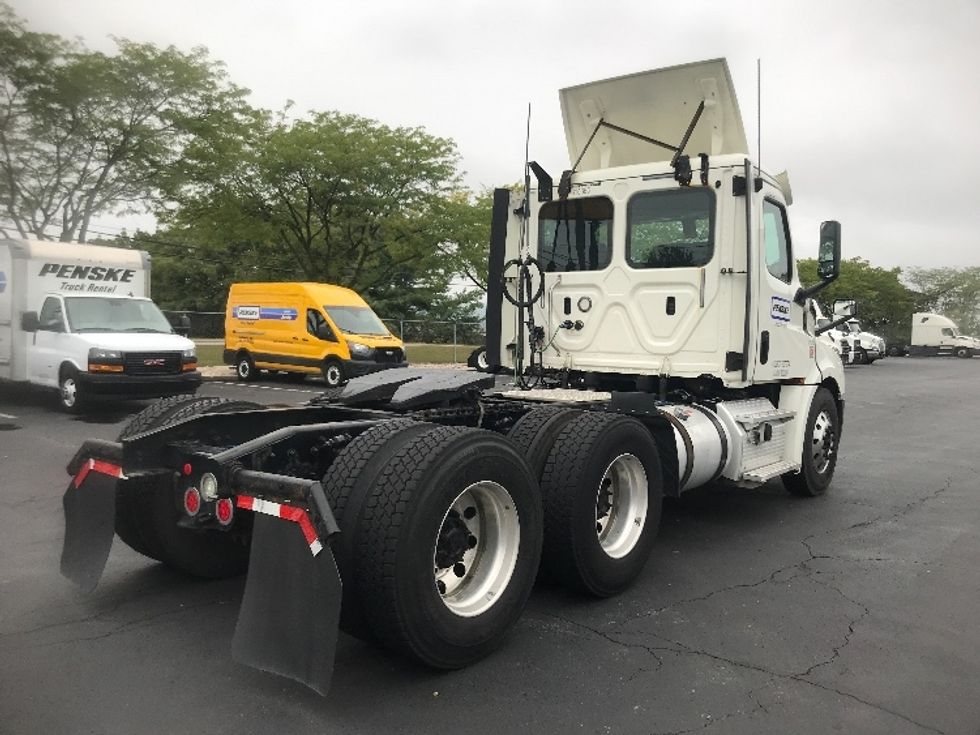Day Cab Tractor-Heavy Duty Tractors-Freightliner-2018-T12664ST-Harrisburg-PA-429,997\n\t\tmiles-$ 45,500 - Image 7