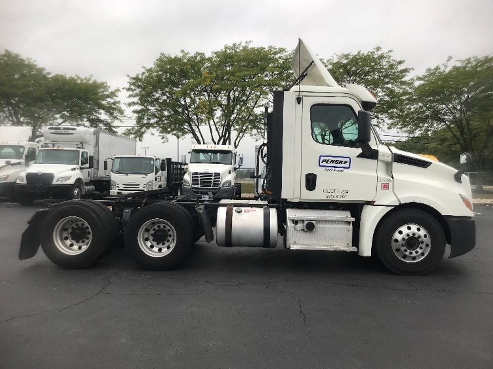 Day Cab Tractor-Heavy Duty Tractors-Freightliner-2018-T12664ST-Harrisburg-PA-429,997\n\t\tmiles-$ 45,500 - Image 8