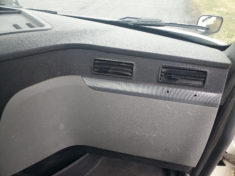 Day Cab Tractor-Heavy Duty Tractors-Freightliner-2018-T12664ST-Harrisburg-PA-437,577\n\t\tmiles-$ 40,000 - Image 13