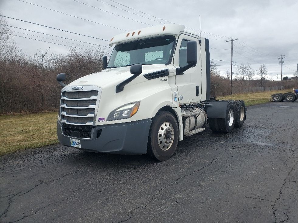 Day Cab Tractor-Heavy Duty Tractors-Freightliner-2018-T12664ST-Harrisburg-PA-437,577\n\t\tmiles-$ 40,000 - Image 3