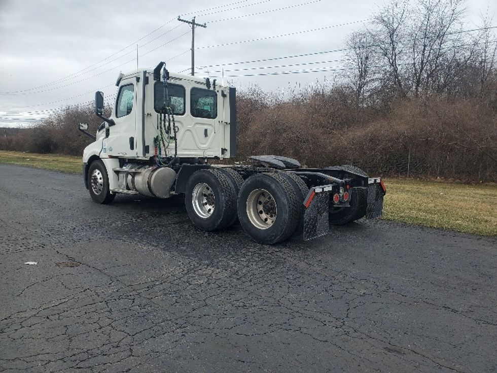 Day Cab Tractor-Heavy Duty Tractors-Freightliner-2018-T12664ST-Harrisburg-PA-437,577\n\t\tmiles-$ 40,000 - Image 5