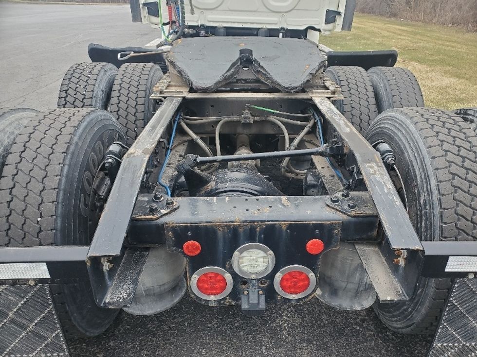 Day Cab Tractor-Heavy Duty Tractors-Freightliner-2018-T12664ST-Harrisburg-PA-437,577\n\t\tmiles-$ 40,000 - Image 6