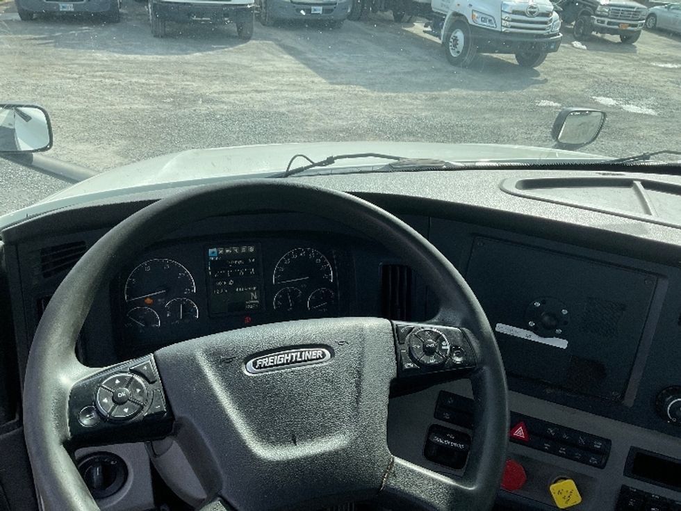 Day Cab Tractor-Heavy Duty Tractors-Freightliner-2018-T12664ST-Harrisburg-PA-440,406\n\t\tmiles-$ 41,250 - Image 11