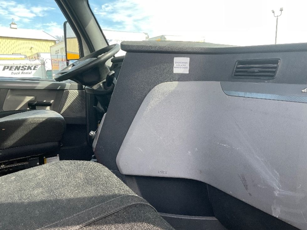 Day Cab Tractor-Heavy Duty Tractors-Freightliner-2018-T12664ST-Harrisburg-PA-440,406\n\t\tmiles-$ 41,250 - Image 13