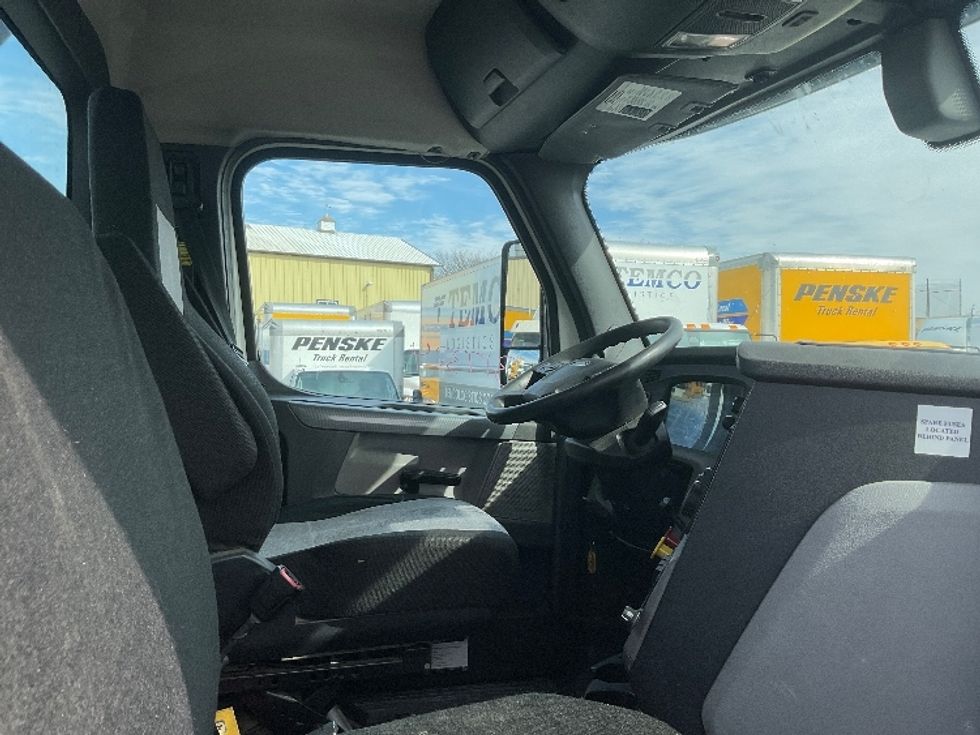 Day Cab Tractor-Heavy Duty Tractors-Freightliner-2018-T12664ST-Harrisburg-PA-440,406\n\t\tmiles-$ 41,250 - Image 14