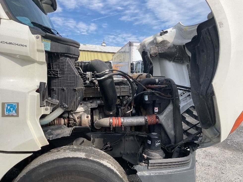 Day Cab Tractor-Heavy Duty Tractors-Freightliner-2018-T12664ST-Harrisburg-PA-440,406\n\t\tmiles-$ 41,250 - Image 15