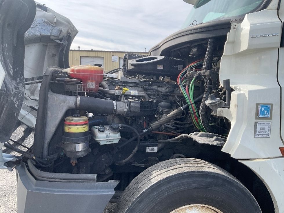 Day Cab Tractor-Heavy Duty Tractors-Freightliner-2018-T12664ST-Harrisburg-PA-440,406\n\t\tmiles-$ 41,250 - Image 16