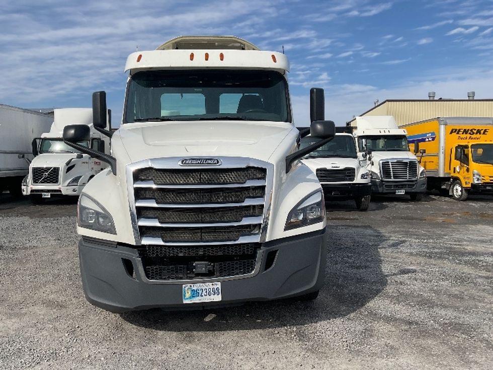 Day Cab Tractor-Heavy Duty Tractors-Freightliner-2018-T12664ST-Harrisburg-PA-440,406\n\t\tmiles-$ 41,250 - Image 2
