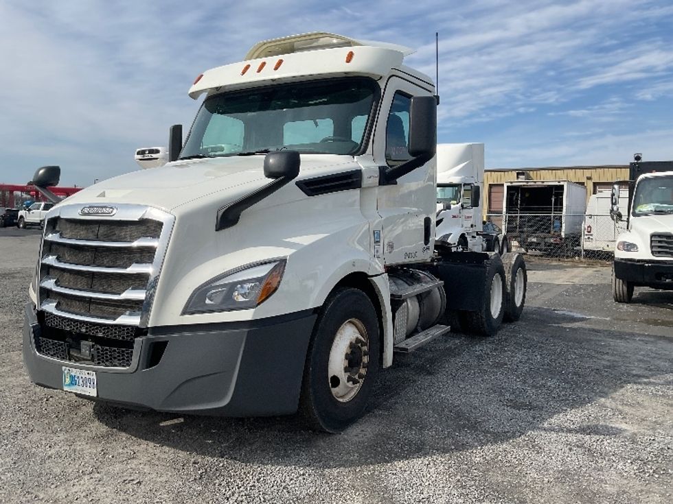 Day Cab Tractor-Heavy Duty Tractors-Freightliner-2018-T12664ST-Harrisburg-PA-440,406\n\t\tmiles-$ 41,250 - Image 3
