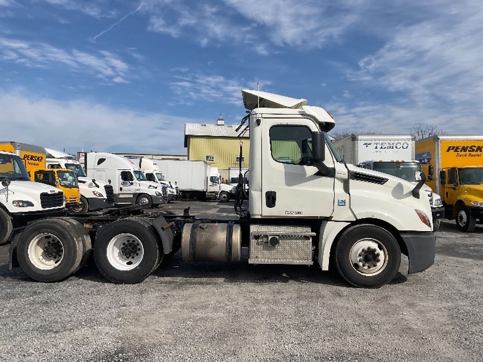 Day Cab Tractor-Heavy Duty Tractors-Freightliner-2018-T12664ST-Harrisburg-PA-440,406\n\t\tmiles-$ 41,250 - Image 8