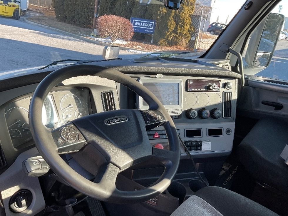 Day Cab Tractor-Heavy Duty Tractors-Freightliner-2018-T12664ST-Harrisburg-PA-455,136\n\t\tmiles-$ 40,750 - Image 10
