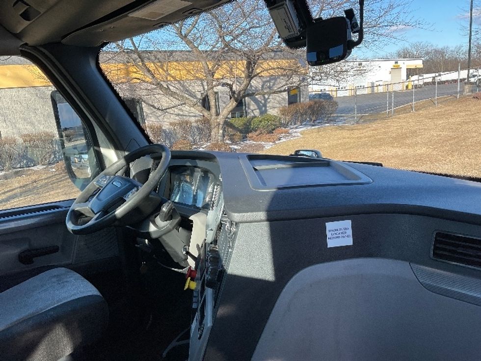 Day Cab Tractor-Heavy Duty Tractors-Freightliner-2018-T12664ST-Harrisburg-PA-455,136\n\t\tmiles-$ 40,750 - Image 14