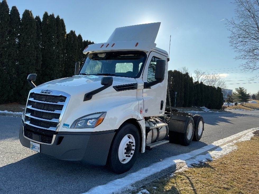 Day Cab Tractor-Heavy Duty Tractors-Freightliner-2018-T12664ST-Harrisburg-PA-455,136\n\t\tmiles-$ 40,750 - Image 3