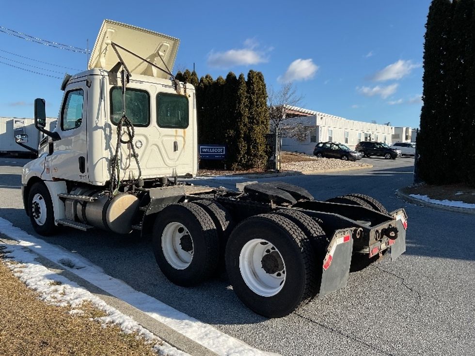 Day Cab Tractor-Heavy Duty Tractors-Freightliner-2018-T12664ST-Harrisburg-PA-455,136\n\t\tmiles-$ 40,750 - Image 5