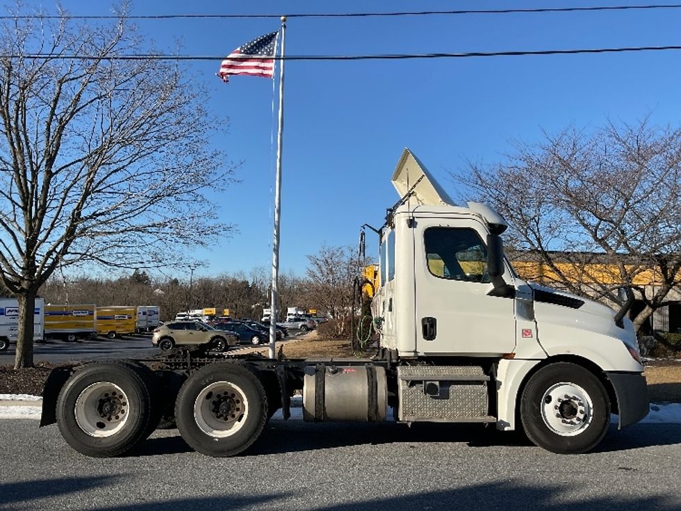 Day Cab Tractor-Heavy Duty Tractors-Freightliner-2018-T12664ST-Harrisburg-PA-455,136\n\t\tmiles-$ 40,750 - Image 8