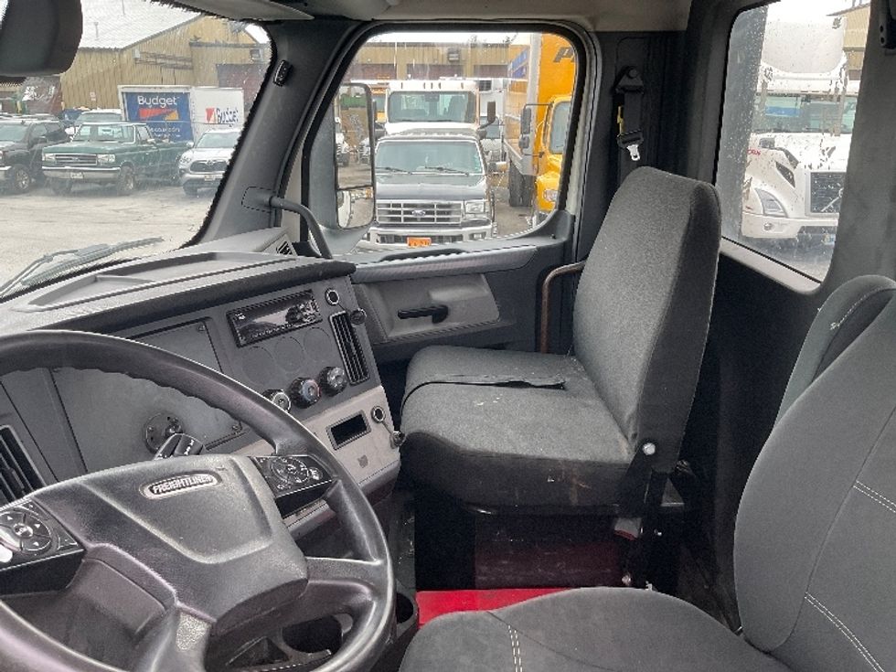 Day Cab Tractor-Heavy Duty Tractors-Freightliner-2018-T12664ST-Harrisburg-PA-475,007\n\t\tmiles-$ 41,500 - Image 10