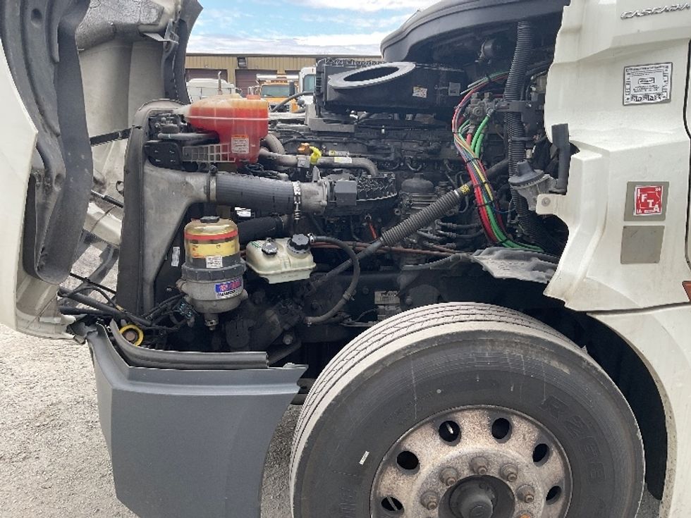 Day Cab Tractor-Heavy Duty Tractors-Freightliner-2018-T12664ST-Harrisburg-PA-475,007\n\t\tmiles-$ 41,500 - Image 16