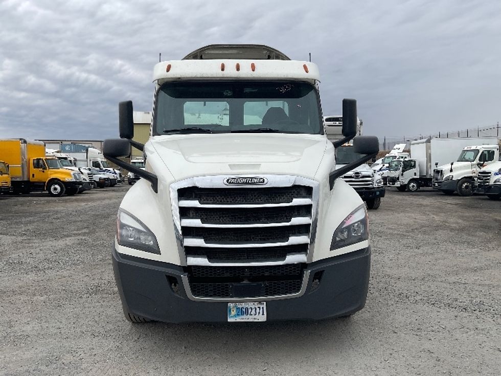 Day Cab Tractor-Heavy Duty Tractors-Freightliner-2018-T12664ST-Harrisburg-PA-475,007\n\t\tmiles-$ 41,500 - Image 2