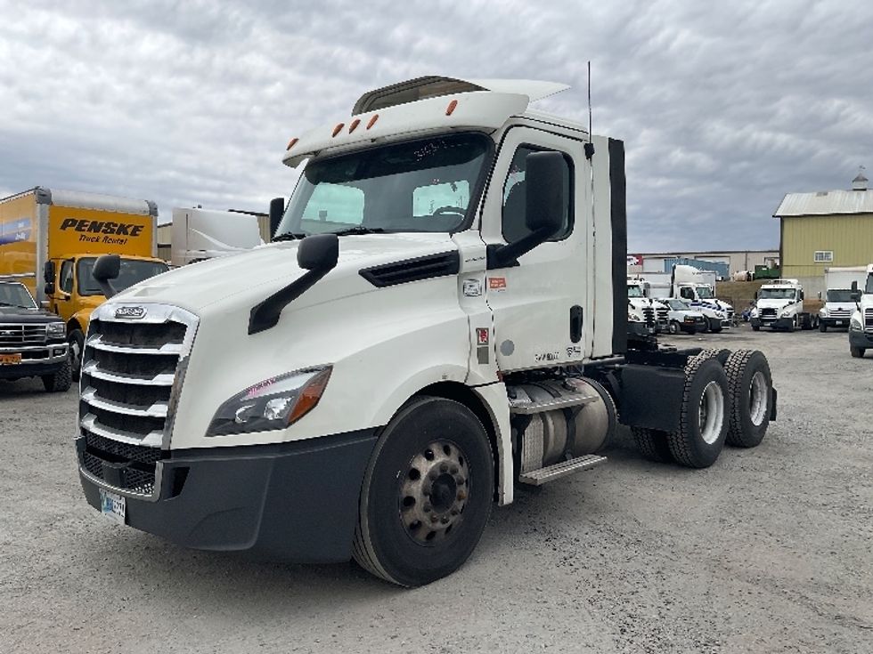 Day Cab Tractor-Heavy Duty Tractors-Freightliner-2018-T12664ST-Harrisburg-PA-475,007\n\t\tmiles-$ 41,500 - Image 3
