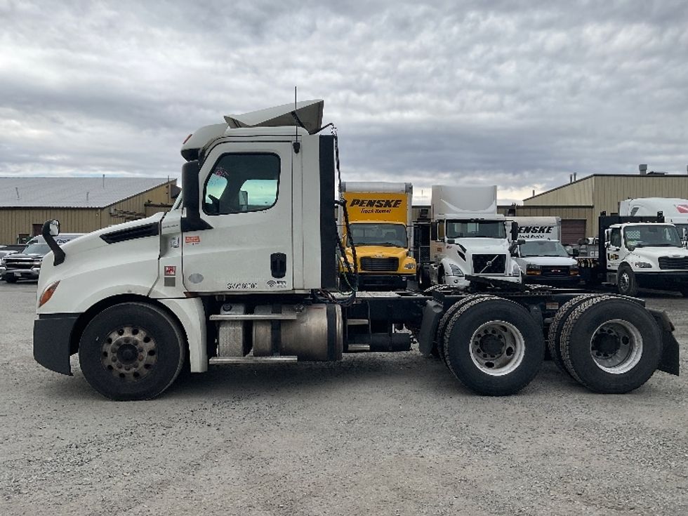 Day Cab Tractor-Heavy Duty Tractors-Freightliner-2018-T12664ST-Harrisburg-PA-475,007\n\t\tmiles-$ 41,500 - Image 4
