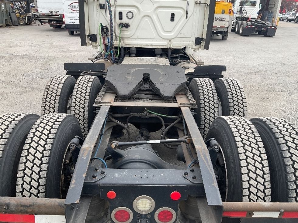 Day Cab Tractor-Heavy Duty Tractors-Freightliner-2018-T12664ST-Harrisburg-PA-475,007\n\t\tmiles-$ 41,500 - Image 6