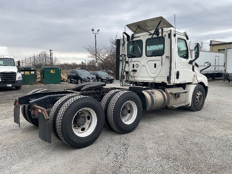 Day Cab Tractor-Heavy Duty Tractors-Freightliner-2018-T12664ST-Harrisburg-PA-475,007\n\t\tmiles-$ 41,500 - Image 7