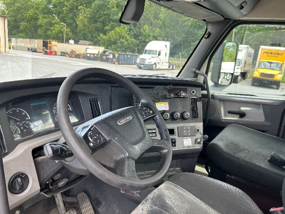Day Cab Tractor-Heavy Duty Tractors-Freightliner-2018-T12664ST-Harrisburg-PA-478,452\n\t\tmiles-$ 30,750 - Image 10