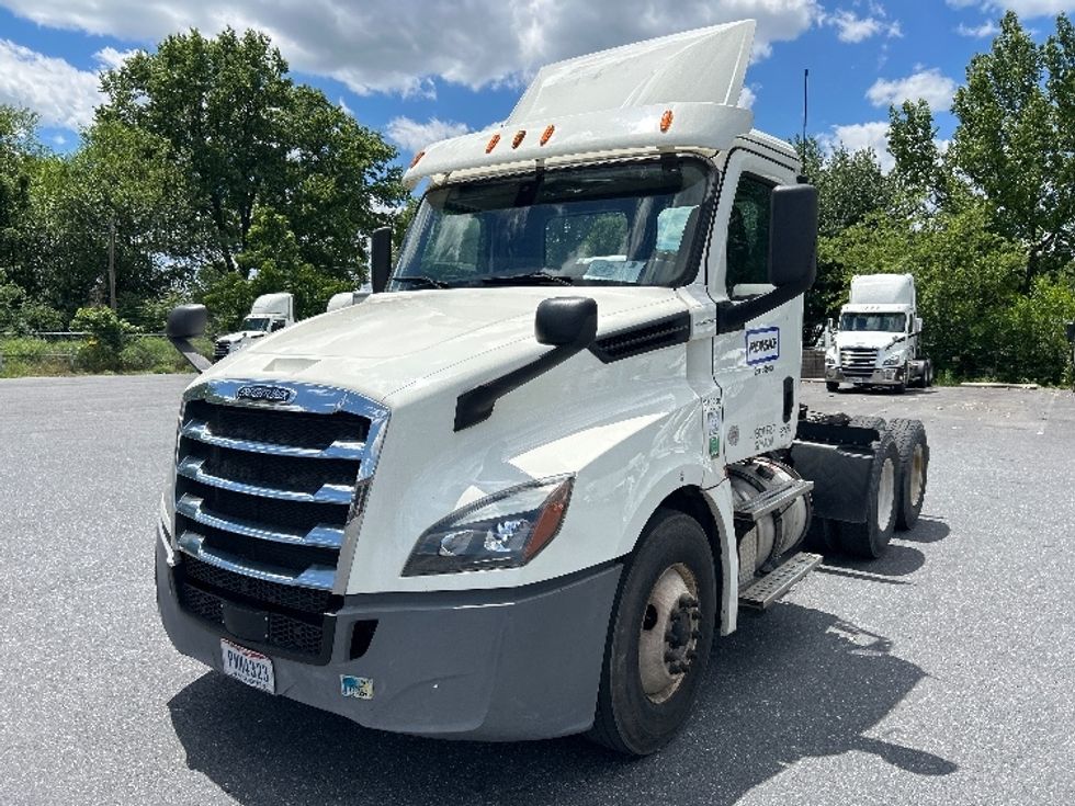 Day Cab Tractor-Heavy Duty Tractors-Freightliner-2018-T12664ST-Harrisburg-PA-478,452\n\t\tmiles-$ 30,750 - Image 3