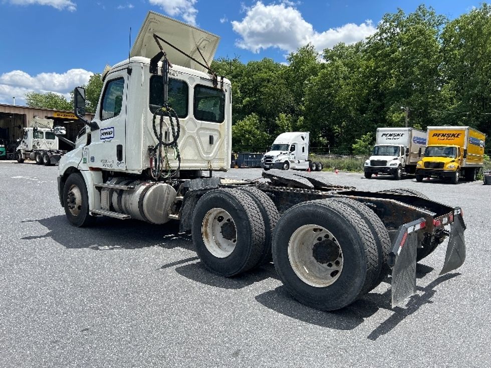 Day Cab Tractor-Heavy Duty Tractors-Freightliner-2018-T12664ST-Harrisburg-PA-478,452\n\t\tmiles-$ 30,750 - Image 5