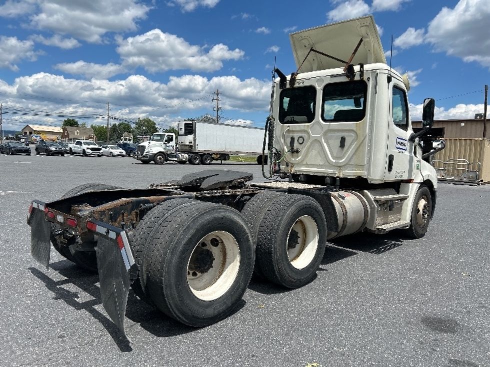 Day Cab Tractor-Heavy Duty Tractors-Freightliner-2018-T12664ST-Harrisburg-PA-478,452\n\t\tmiles-$ 30,750 - Image 7