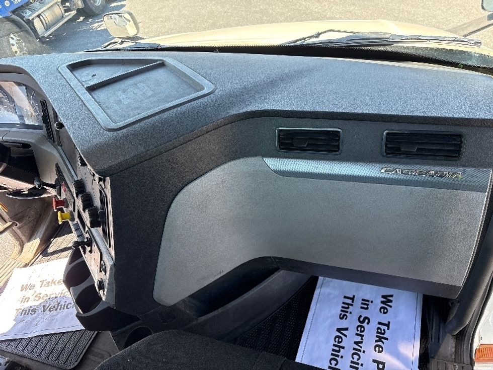 Day Cab Tractor-Heavy Duty Tractors-Freightliner-2018-T12664ST-Harrisburg-PA-521,512\n\t\tmiles-$ 30,250 - Image 11