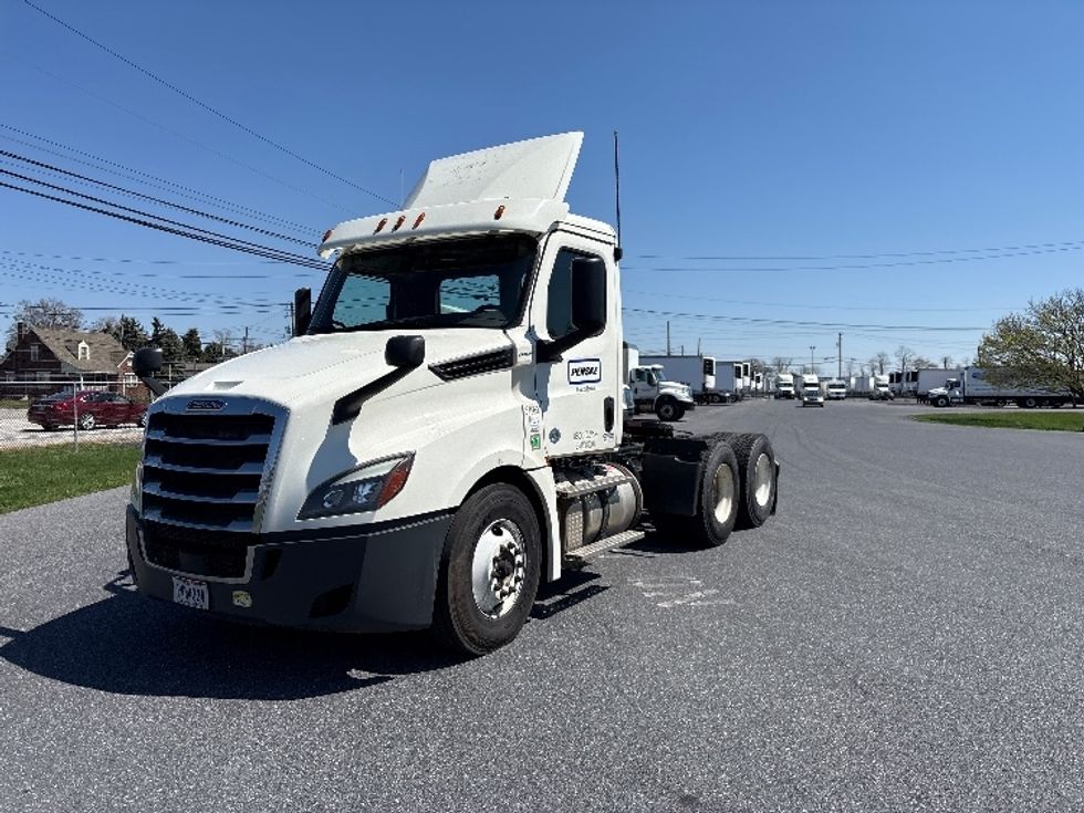 Day Cab Tractor-Heavy Duty Tractors-Freightliner-2018-T12664ST-Harrisburg-PA-521,512\n\t\tmiles-$ 30,250 - Image 2