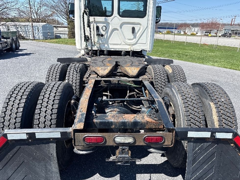 Day Cab Tractor-Heavy Duty Tractors-Freightliner-2018-T12664ST-Harrisburg-PA-521,512\n\t\tmiles-$ 30,250 - Image 4