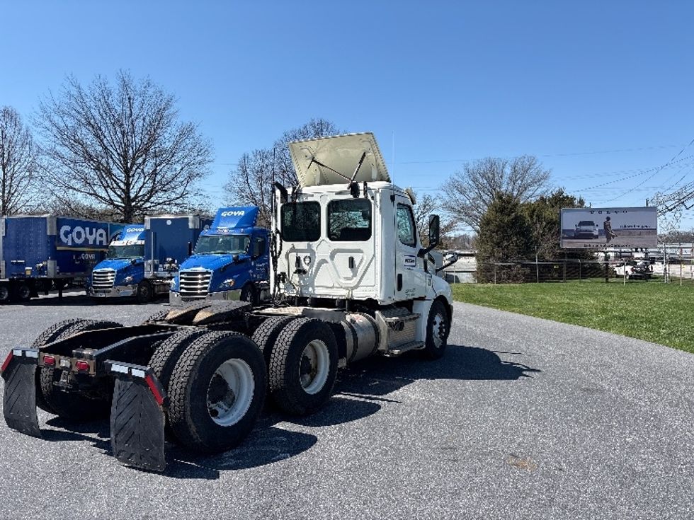 Day Cab Tractor-Heavy Duty Tractors-Freightliner-2018-T12664ST-Harrisburg-PA-521,512\n\t\tmiles-$ 30,250 - Image 5
