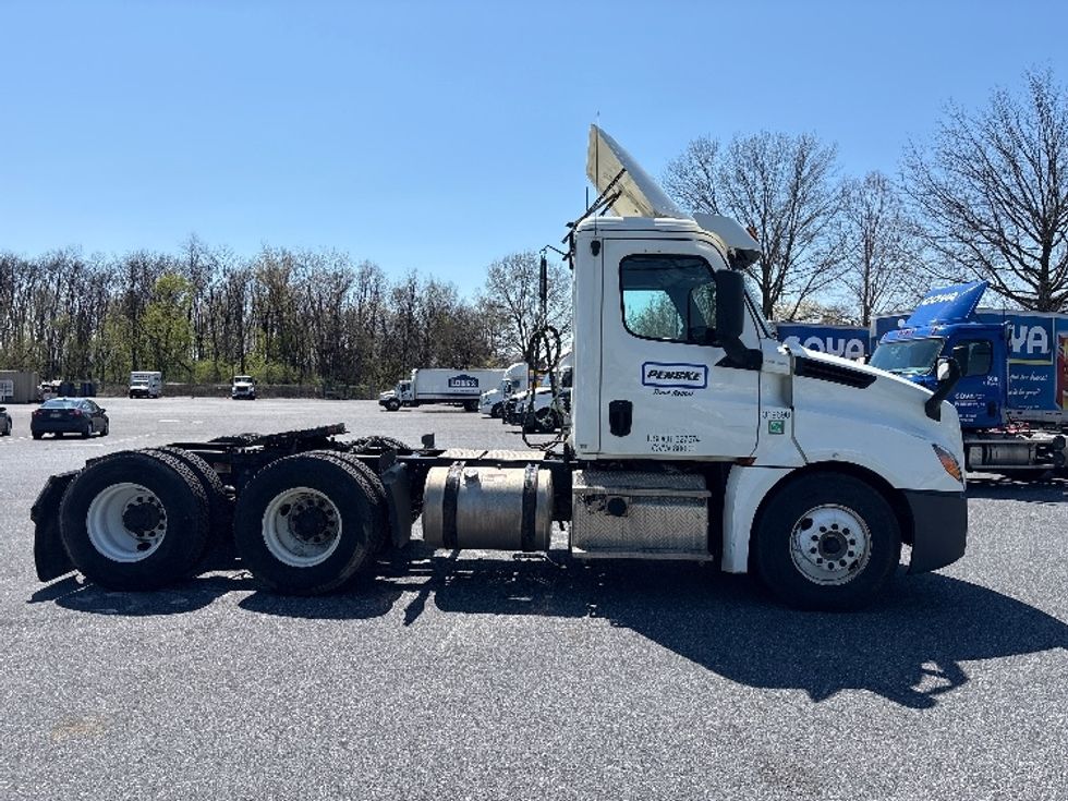 Day Cab Tractor-Heavy Duty Tractors-Freightliner-2018-T12664ST-Harrisburg-PA-521,512\n\t\tmiles-$ 30,250 - Image 6