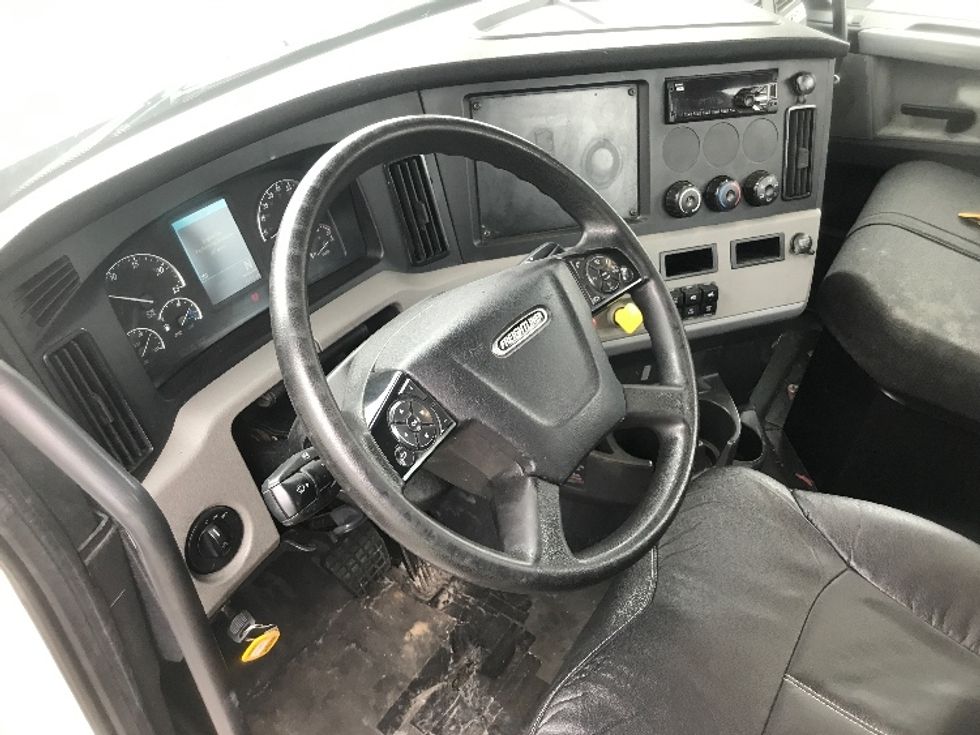 Day Cab Tractor-Heavy Duty Tractors-Freightliner-2018-T12664ST-Harrisburg-PA-532,758\n\t\tmiles-$ 36,500 - Image 10