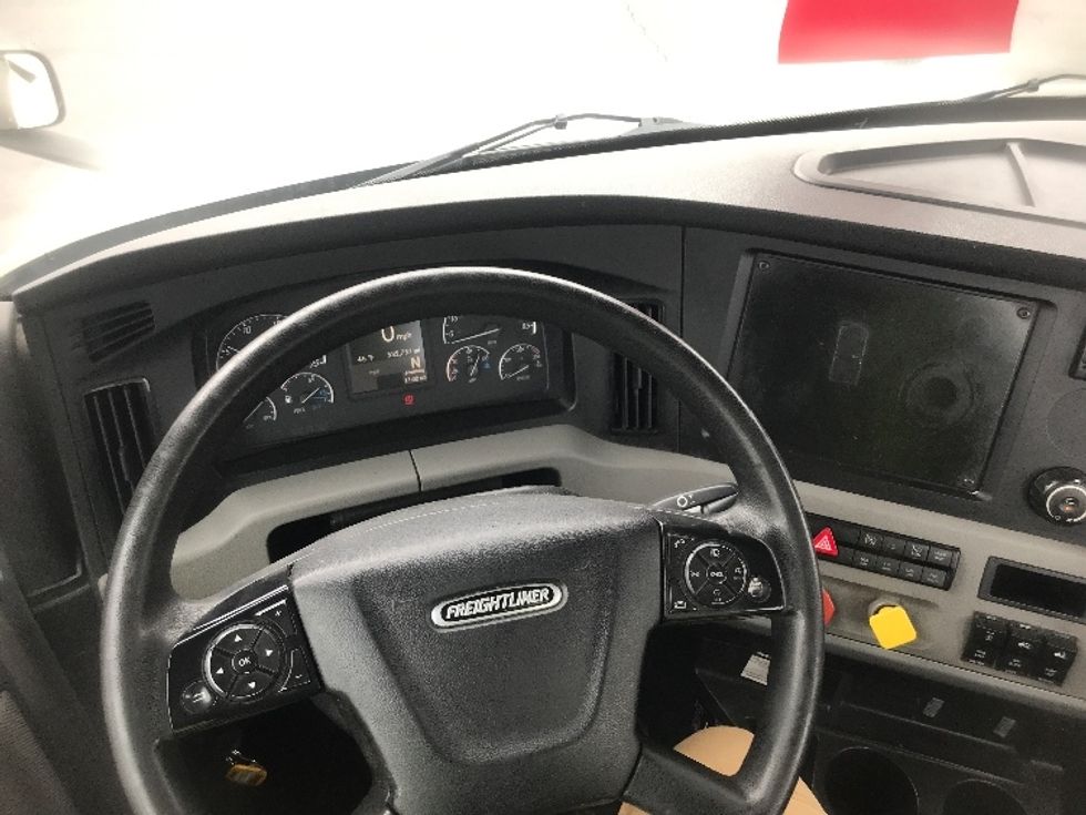 Day Cab Tractor-Heavy Duty Tractors-Freightliner-2018-T12664ST-Harrisburg-PA-532,758\n\t\tmiles-$ 36,500 - Image 11