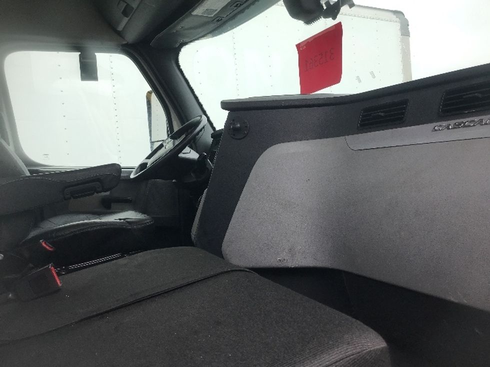 Day Cab Tractor-Heavy Duty Tractors-Freightliner-2018-T12664ST-Harrisburg-PA-532,758\n\t\tmiles-$ 36,500 - Image 14