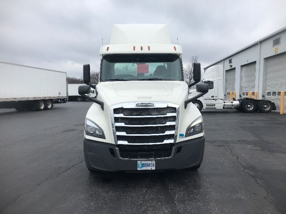 Day Cab Tractor-Heavy Duty Tractors-Freightliner-2018-T12664ST-Harrisburg-PA-532,758\n\t\tmiles-$ 36,500 - Image 2