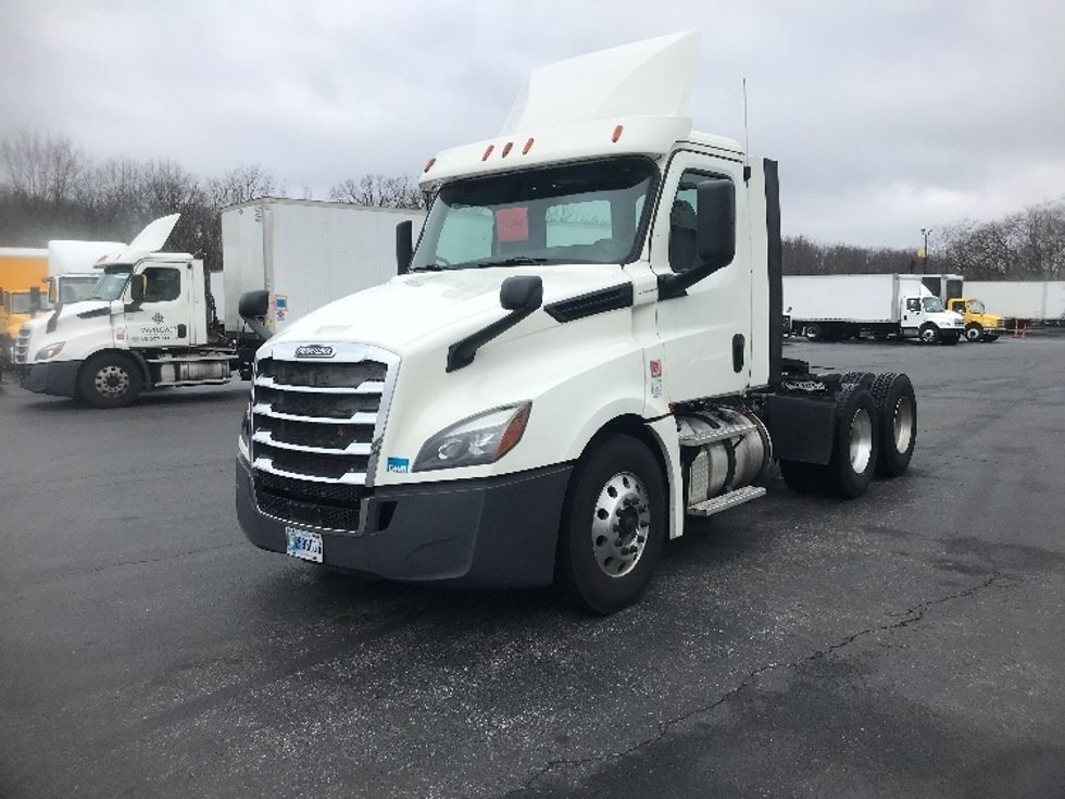 Day Cab Tractor-Heavy Duty Tractors-Freightliner-2018-T12664ST-Harrisburg-PA-532,758\n\t\tmiles-$ 36,500 - Image 3
