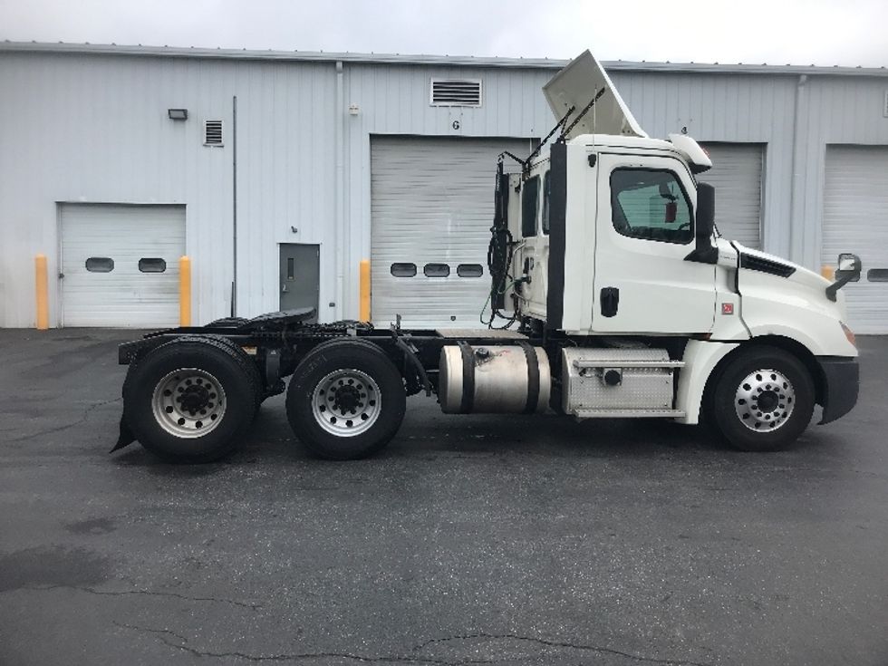 Day Cab Tractor-Heavy Duty Tractors-Freightliner-2018-T12664ST-Harrisburg-PA-532,758\n\t\tmiles-$ 36,500 - Image 8