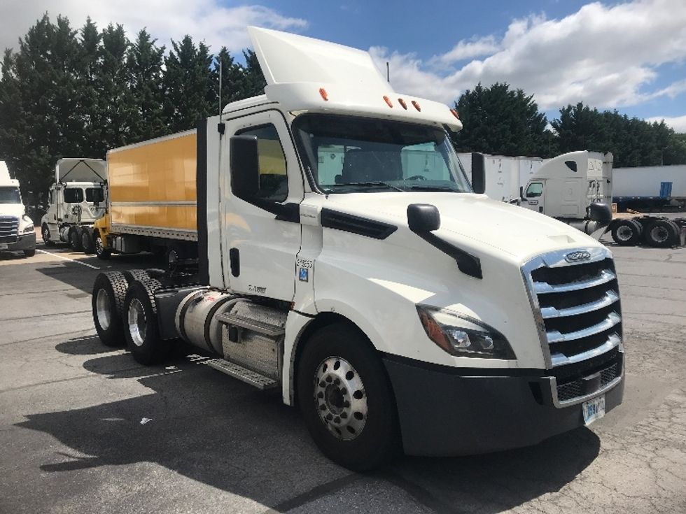 Day Cab Tractor-Heavy Duty Tractors-Freightliner-2018-T12664ST-Harrisburg-PA-596,212\n\t\tmiles-$ 31,500 - Image 1