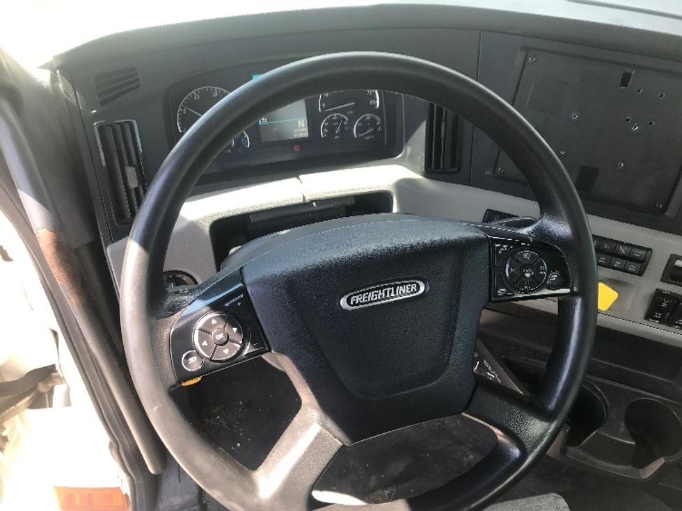 Day Cab Tractor-Heavy Duty Tractors-Freightliner-2018-T12664ST-Harrisburg-PA-596,212\n\t\tmiles-$ 31,500 - Image 10