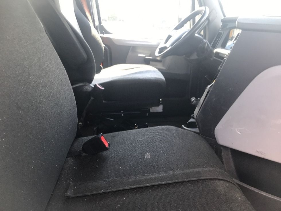 Day Cab Tractor-Heavy Duty Tractors-Freightliner-2018-T12664ST-Harrisburg-PA-596,212\n\t\tmiles-$ 31,500 - Image 14