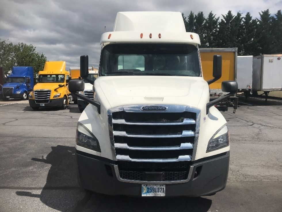 Day Cab Tractor-Heavy Duty Tractors-Freightliner-2018-T12664ST-Harrisburg-PA-596,212\n\t\tmiles-$ 31,500 - Image 2