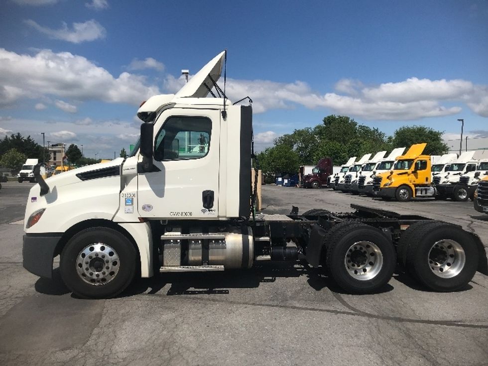 Day Cab Tractor-Heavy Duty Tractors-Freightliner-2018-T12664ST-Harrisburg-PA-596,212\n\t\tmiles-$ 31,500 - Image 4