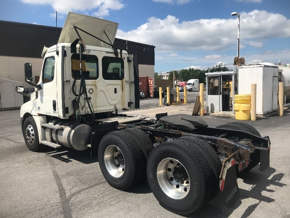 Day Cab Tractor-Heavy Duty Tractors-Freightliner-2018-T12664ST-Harrisburg-PA-596,212\n\t\tmiles-$ 31,500 - Image 5